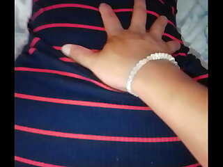 Despu&eacute;s de la reuni&oacute;n acquainted nos metimos al cuarto mi prima y yo a follar duro le encanta de perrito