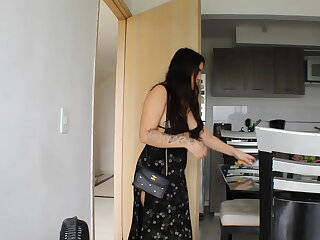 ME FOLLO A MI HERMANASTRA DESPUES DE QUE SU JEFE LA DEJA CACHONDA